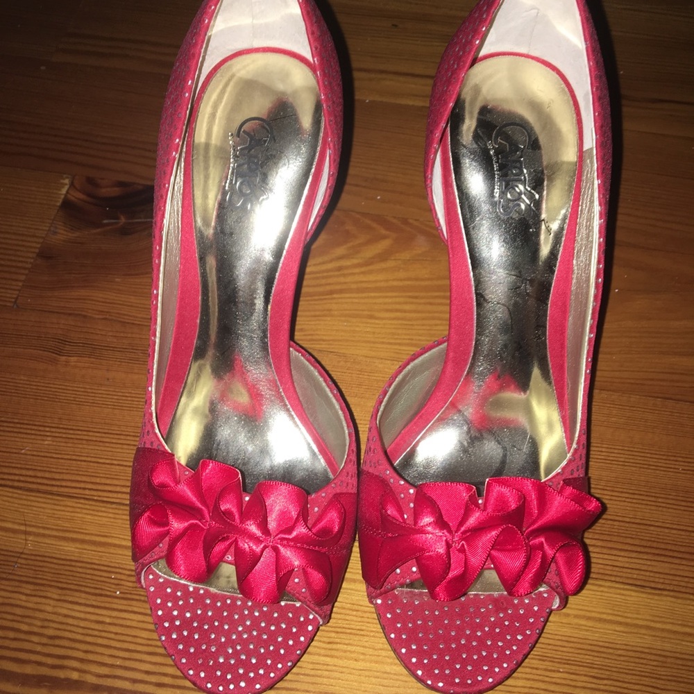 Size 6: Carlos heels👠